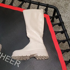 Nwot size7 Lilianna boots box # 1